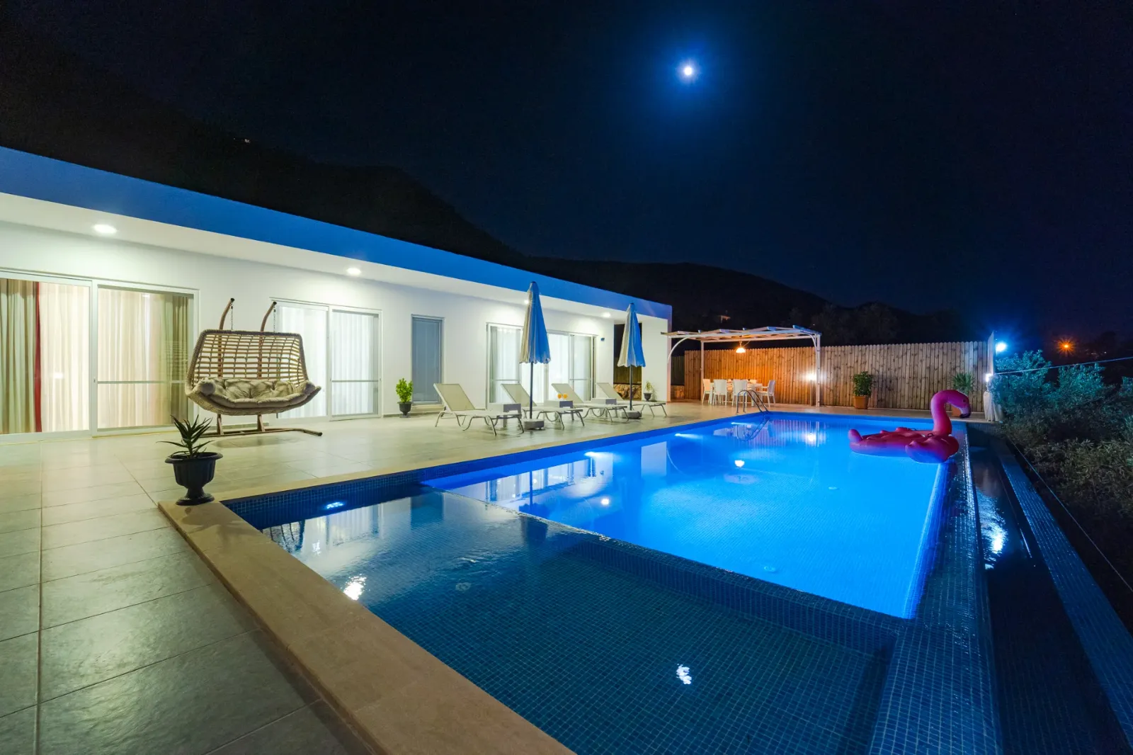 Villa Obani — kapak fotoğrafı