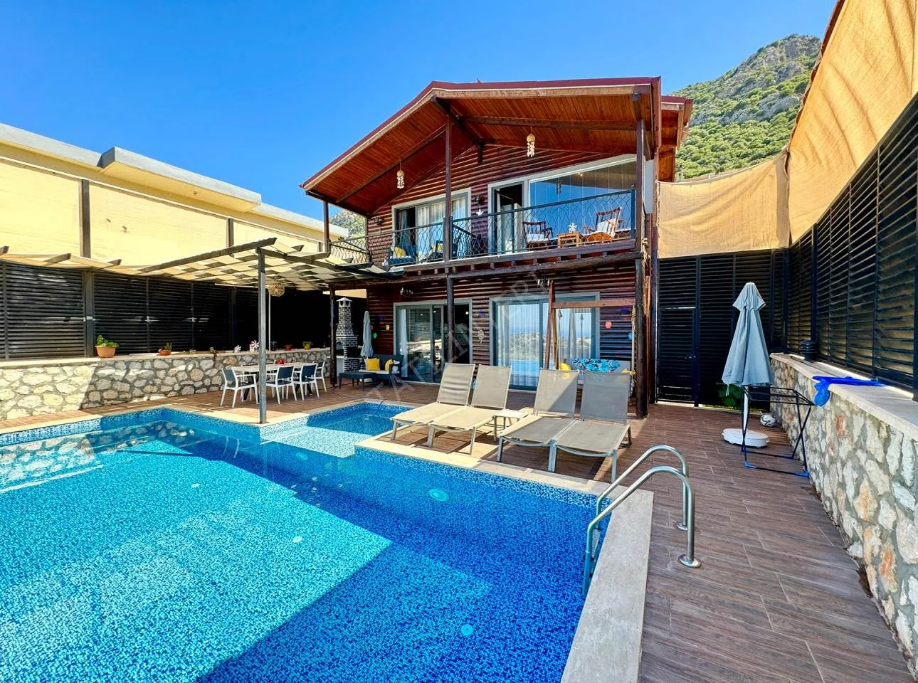 Villa Ozzi — kapak fotoğrafı