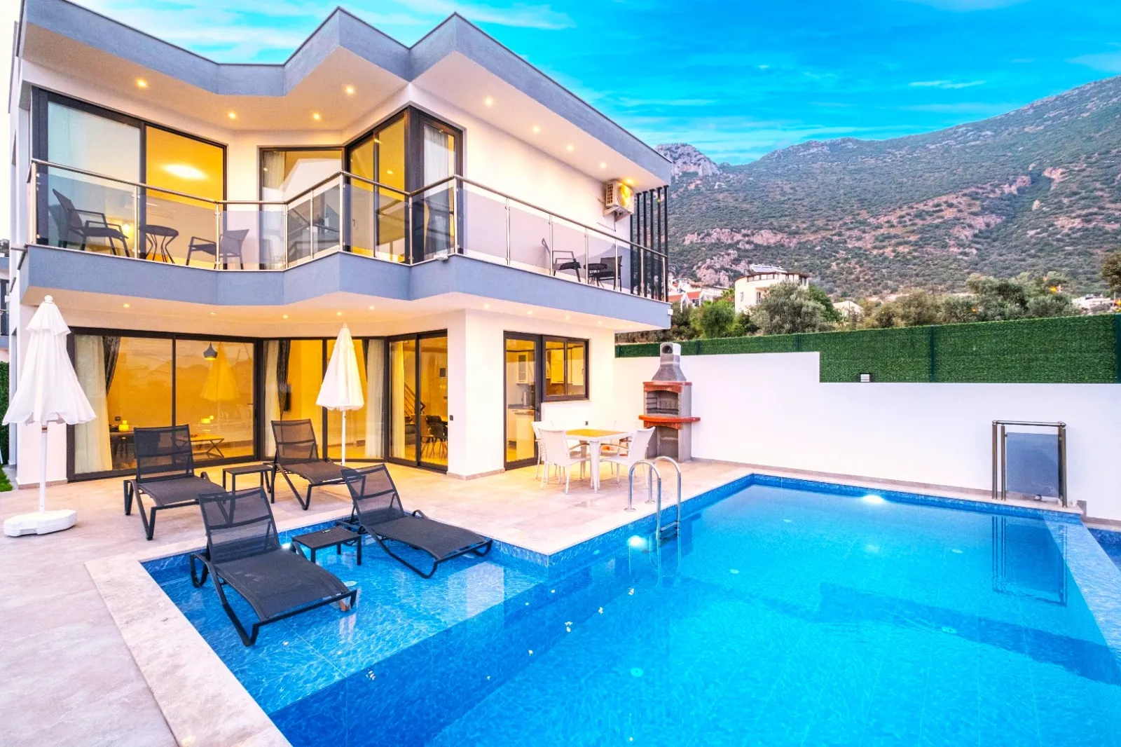 Villa Pandora 1 — kapak fotoğrafı