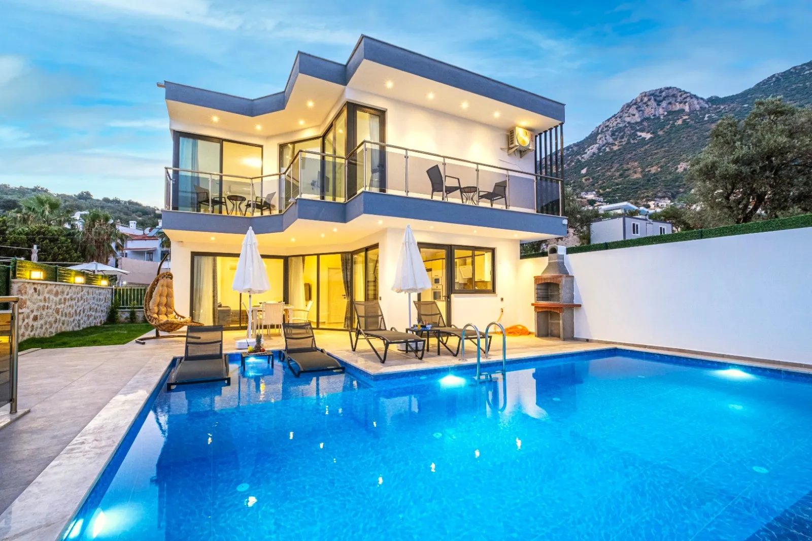 Villa Pandora 2 — kapak fotoğrafı