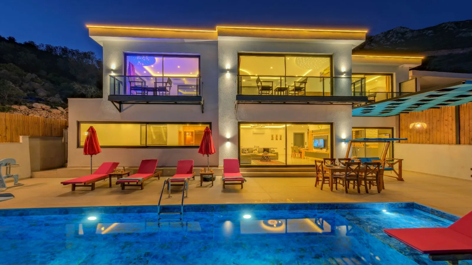 Villa Paradise — kapak fotoğrafı