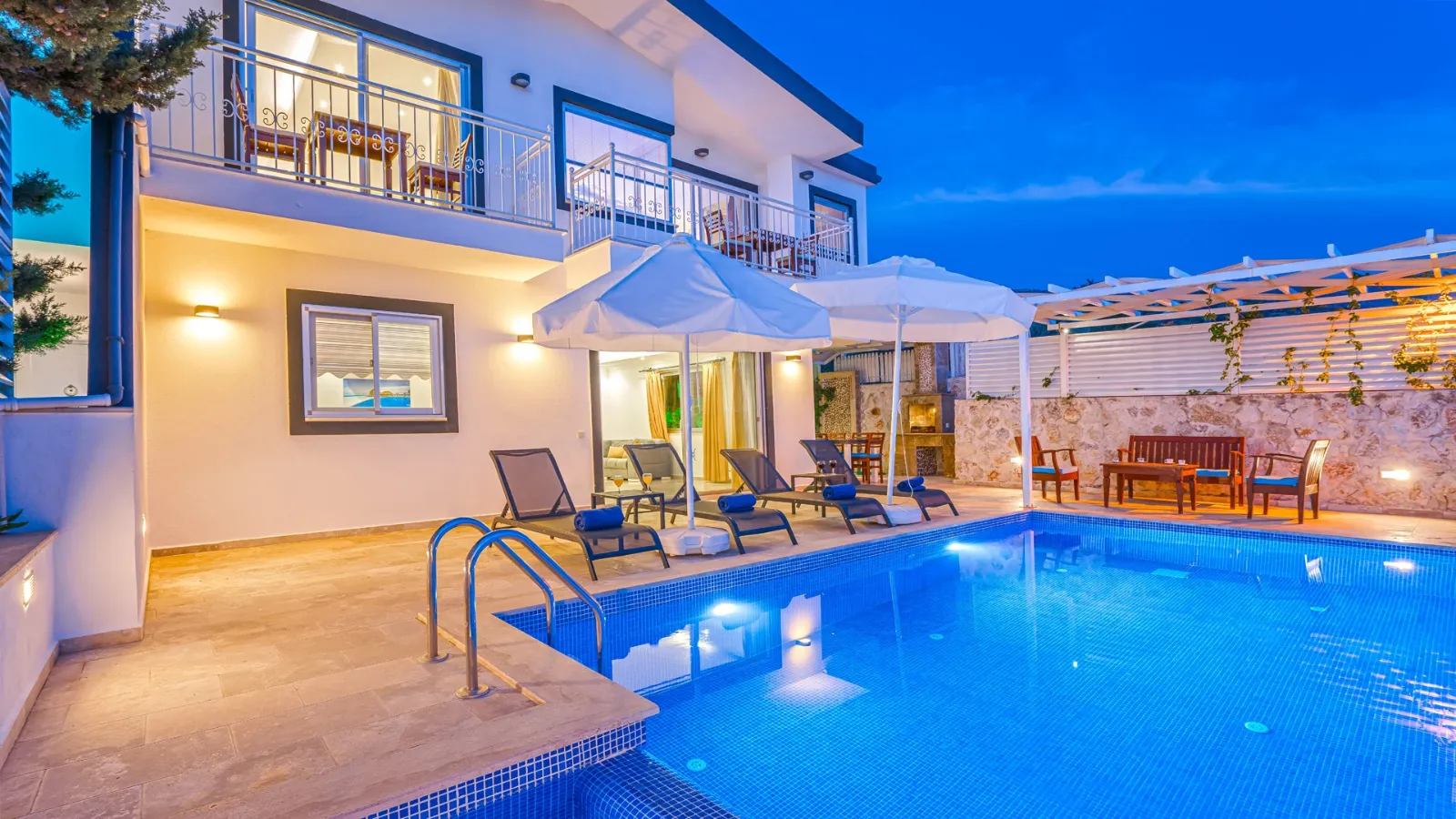 Villa Ponyy — kapak fotoğrafı