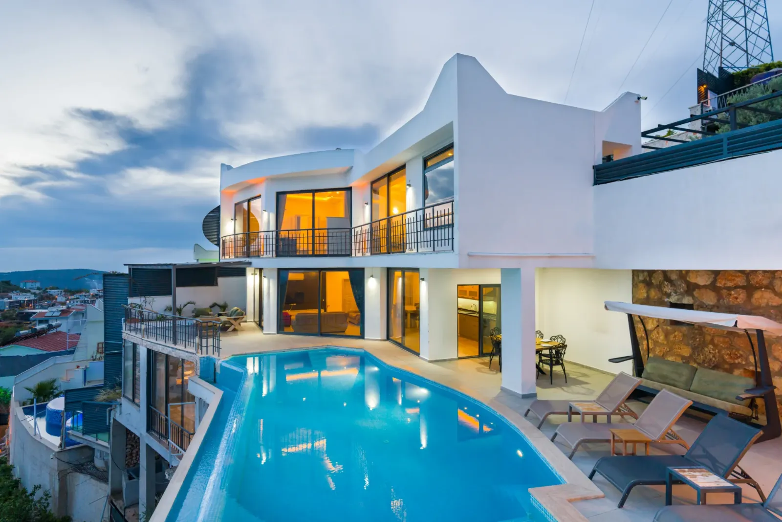 Villa Rami Lives — kapak fotoğrafı