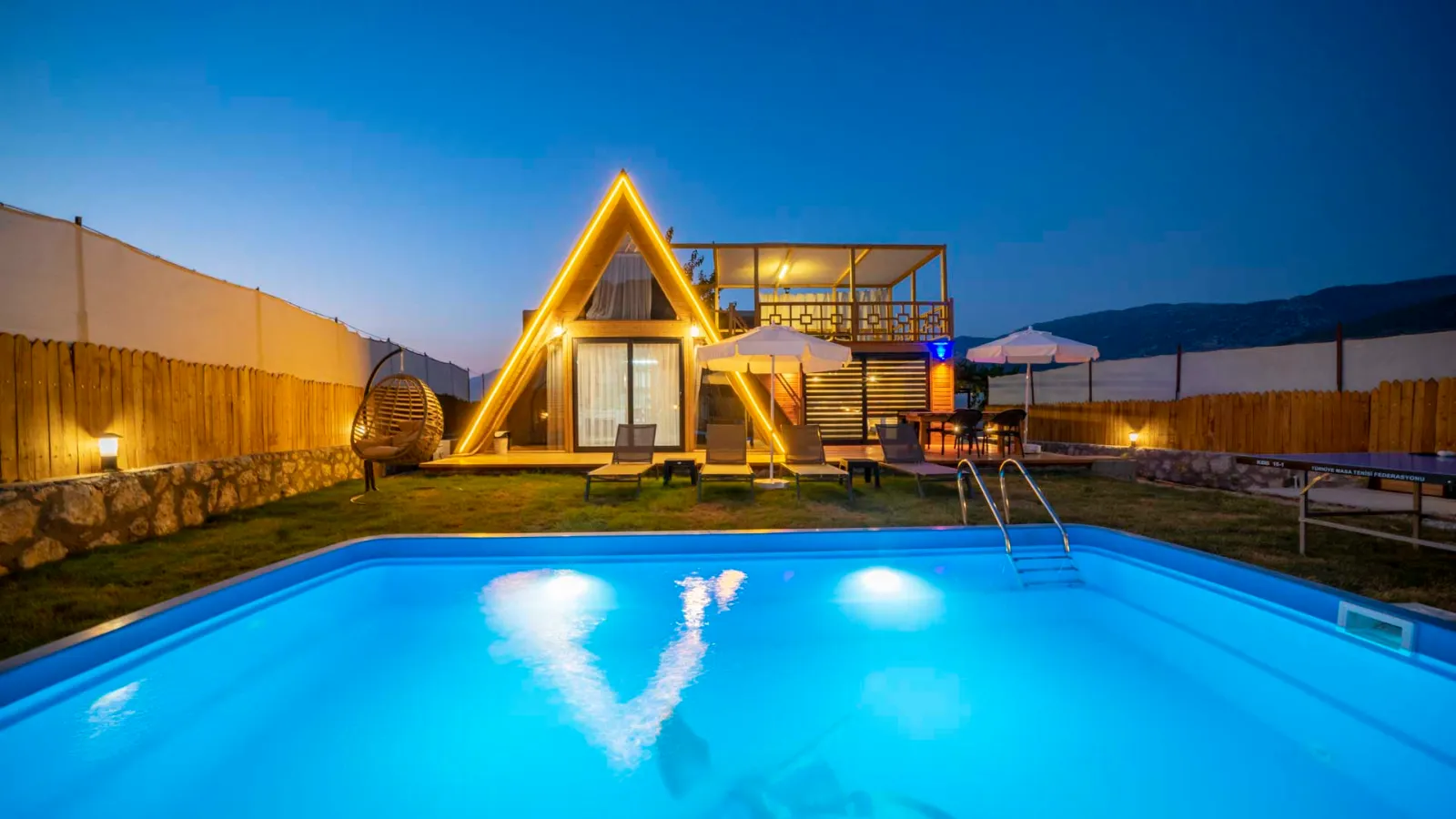 Villa Rear Bulut — kapak fotoğrafı