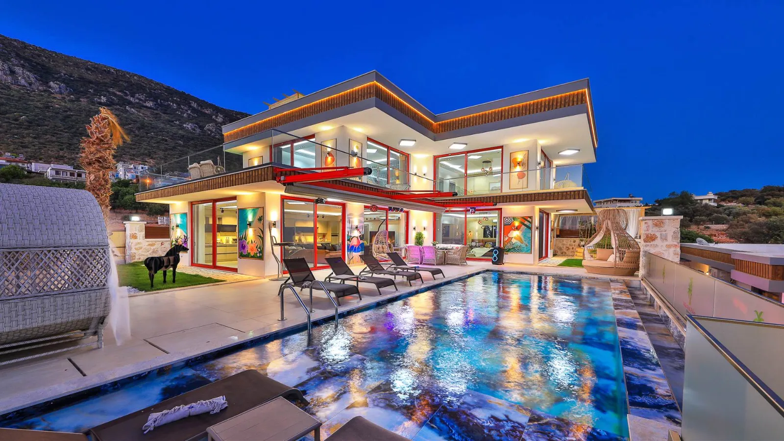 Villa Red Beach — kapak fotoğrafı
