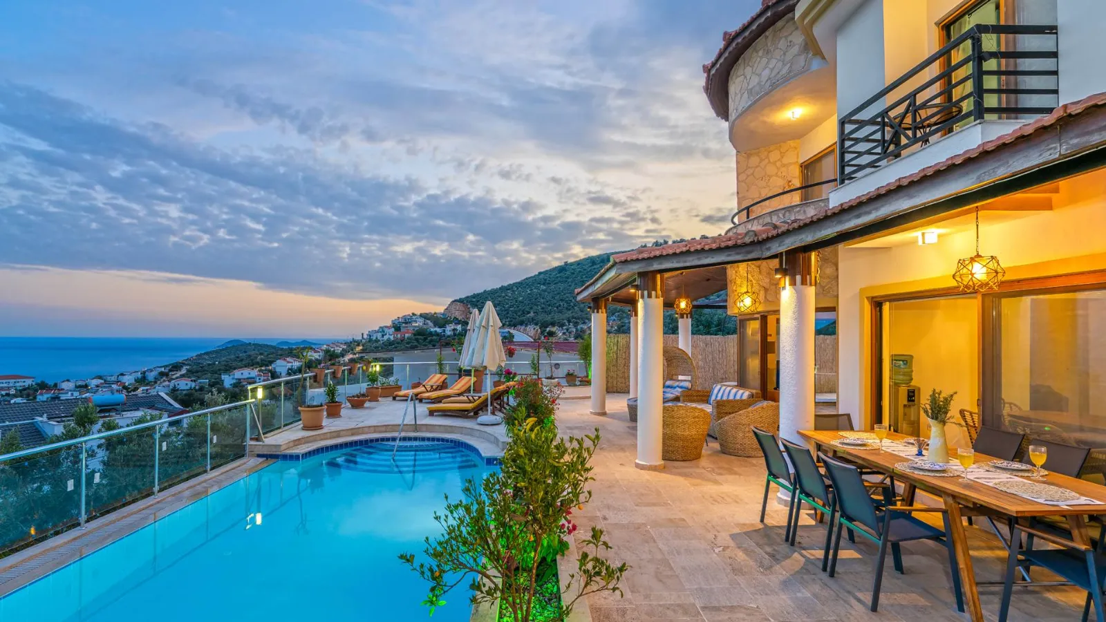 Villa Riviera Panorama — kapak fotoğrafı