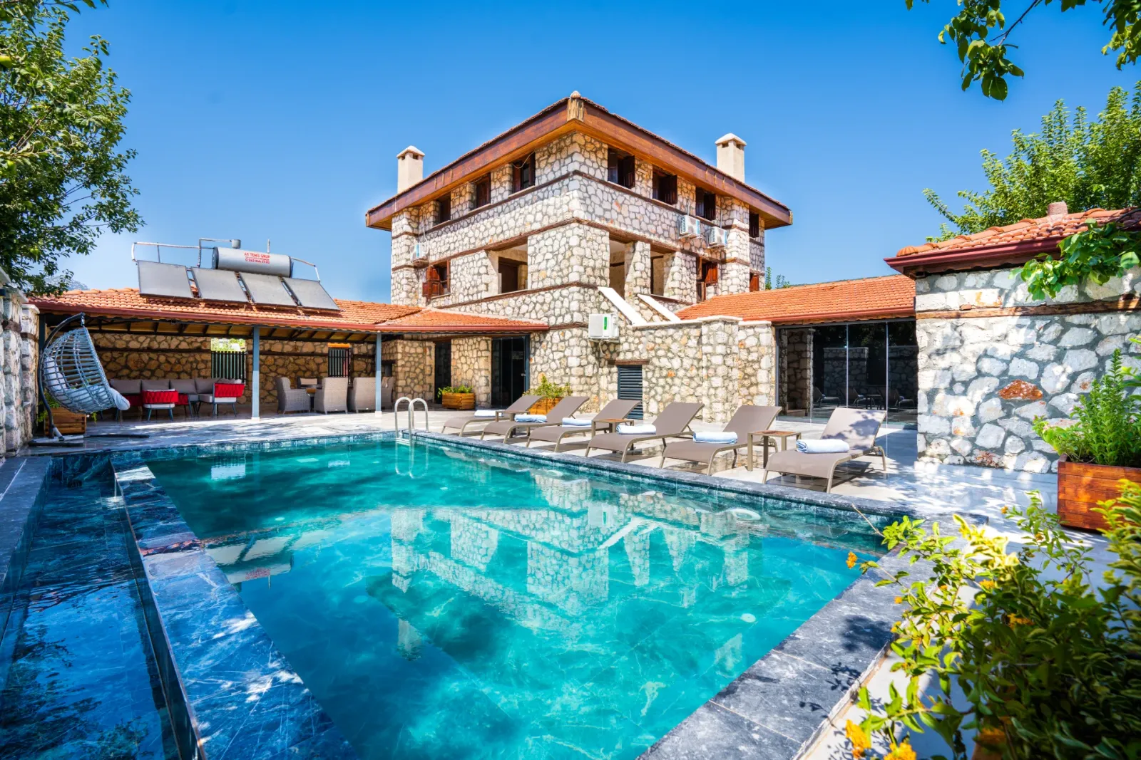 Villa Şah Bezirgan — kapak fotoğrafı