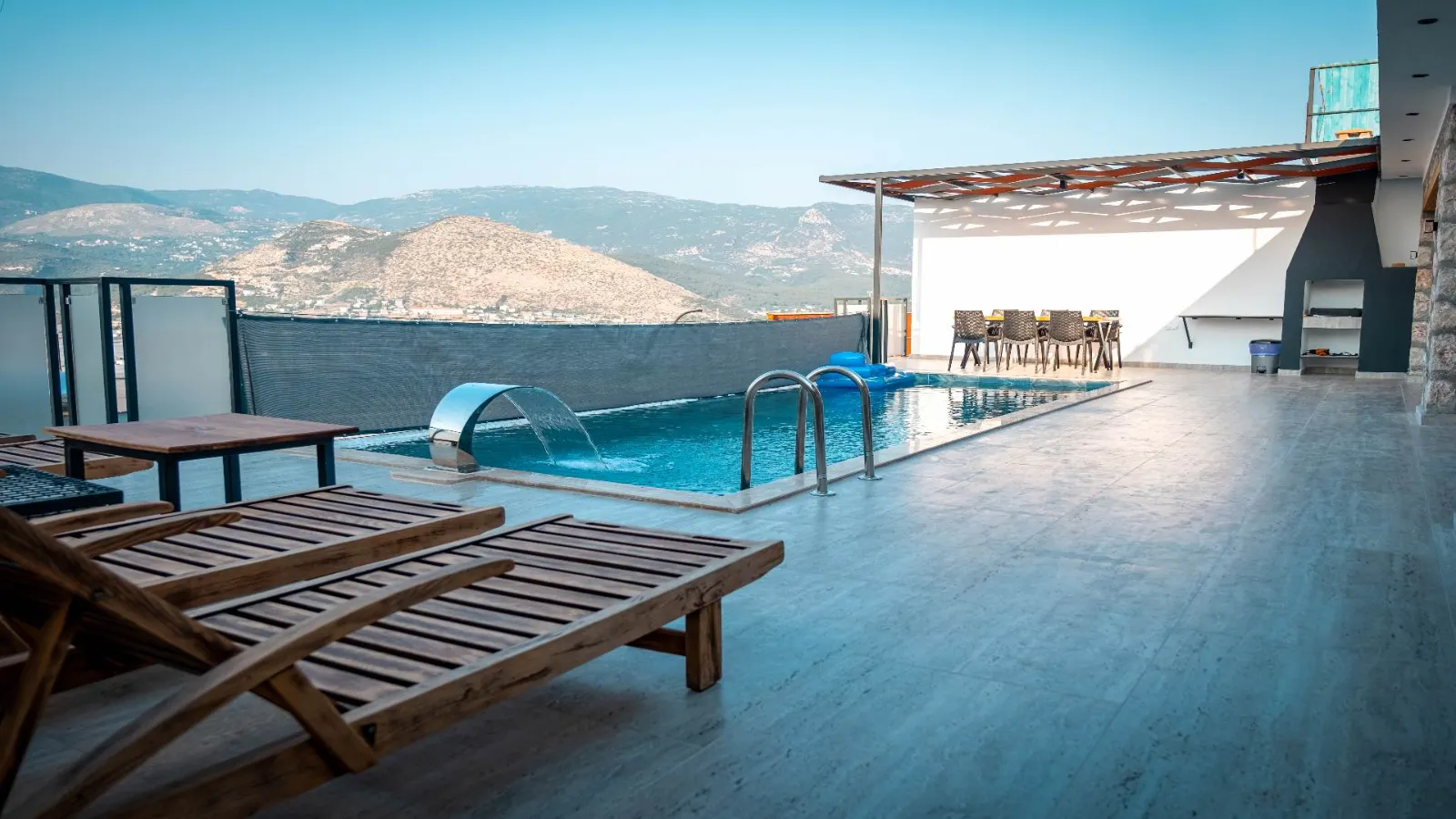 Villa Sarpasar — kapak fotoğrafı