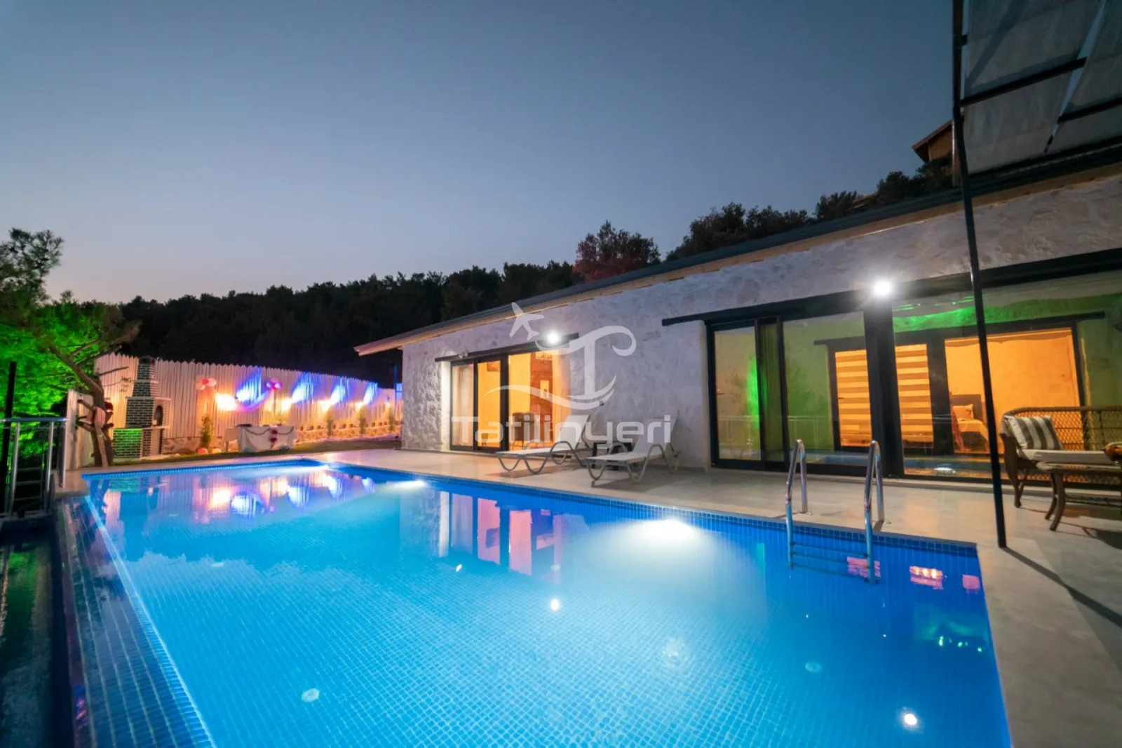 Villa Savaş — kapak fotoğrafı