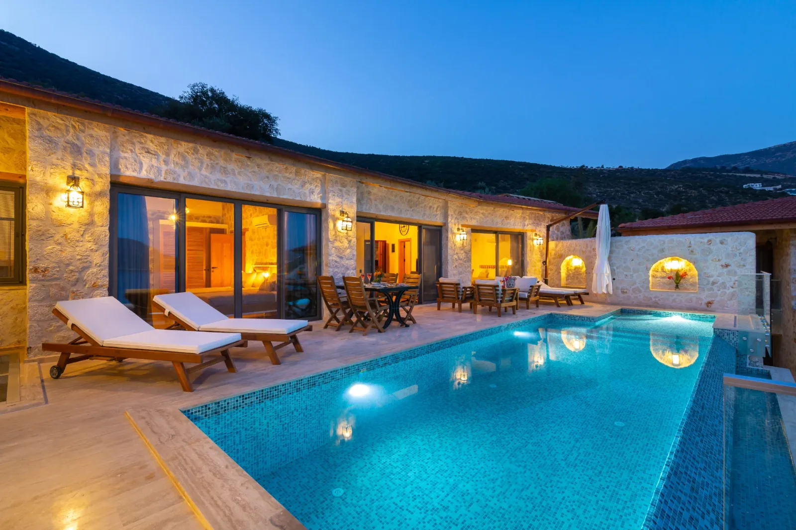 Villa Sea Edge 3 — kapak fotoğrafı