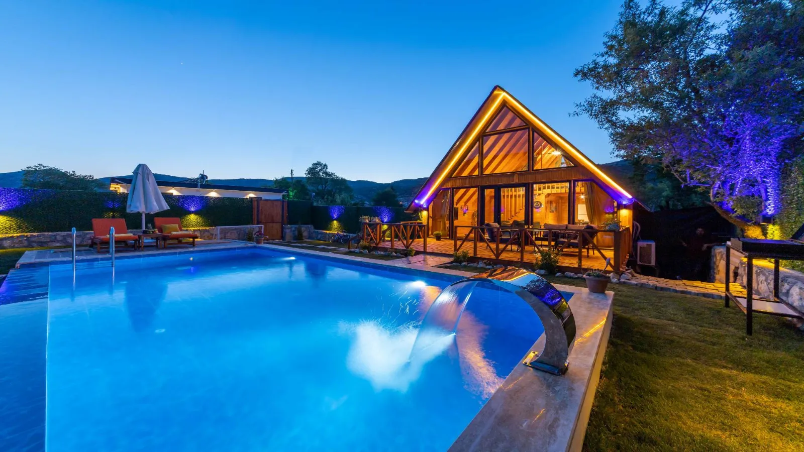 Villa Sempatik — kapak fotoğrafı