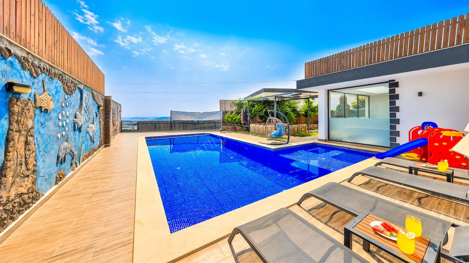 Villa Sina Peach — kapak fotoğrafı