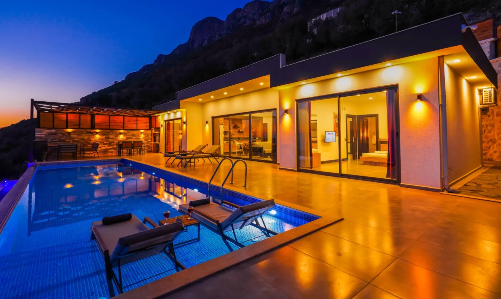 Villa Siya Sea — kapak fotoğrafı