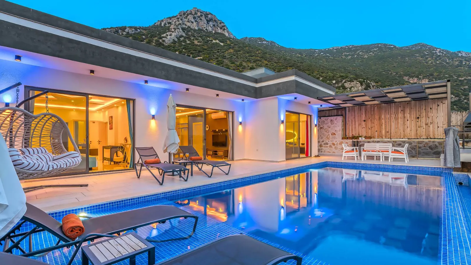 Villa Solley — kapak fotoğrafı