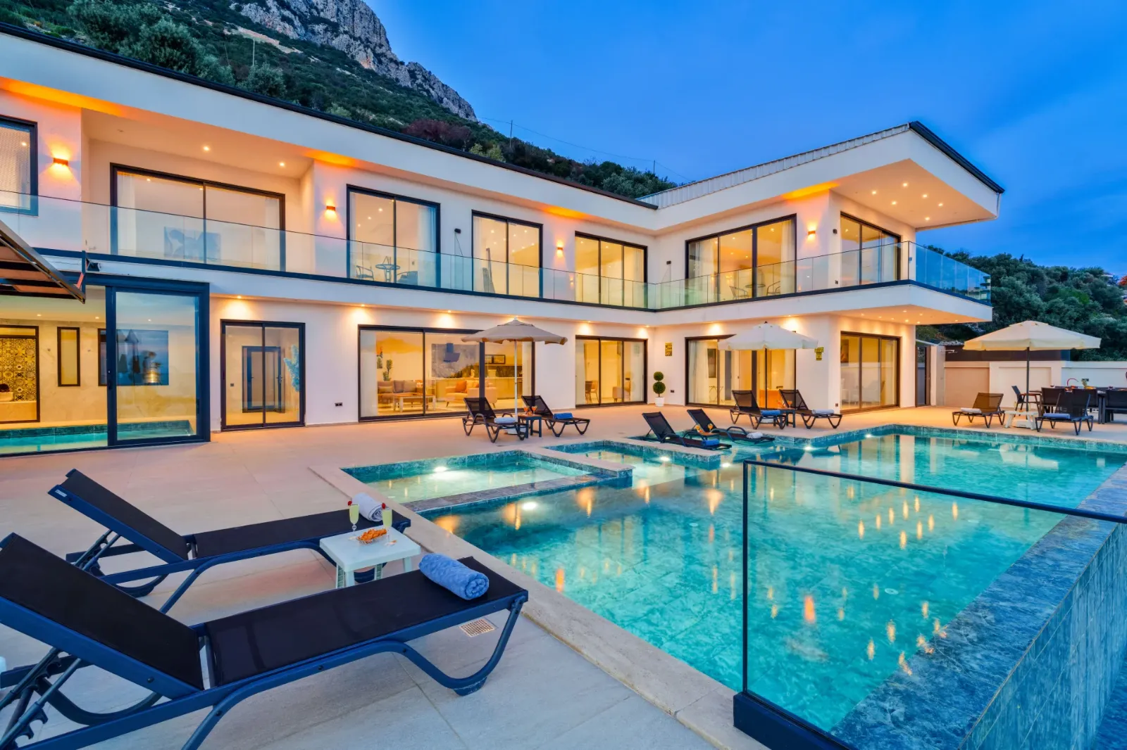 Villa Suebella — kapak fotoğrafı