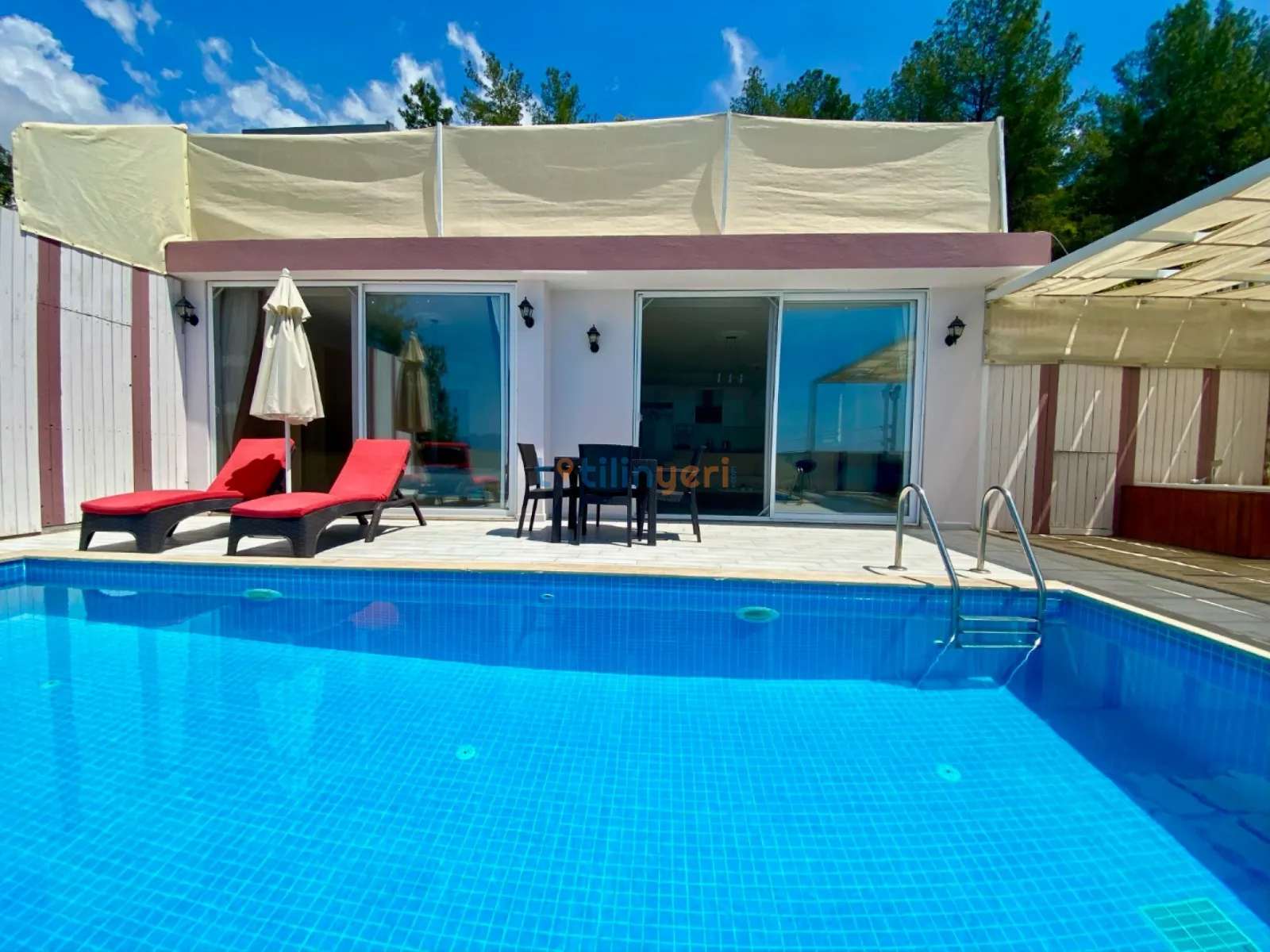 Villa Suna — kapak fotoğrafı