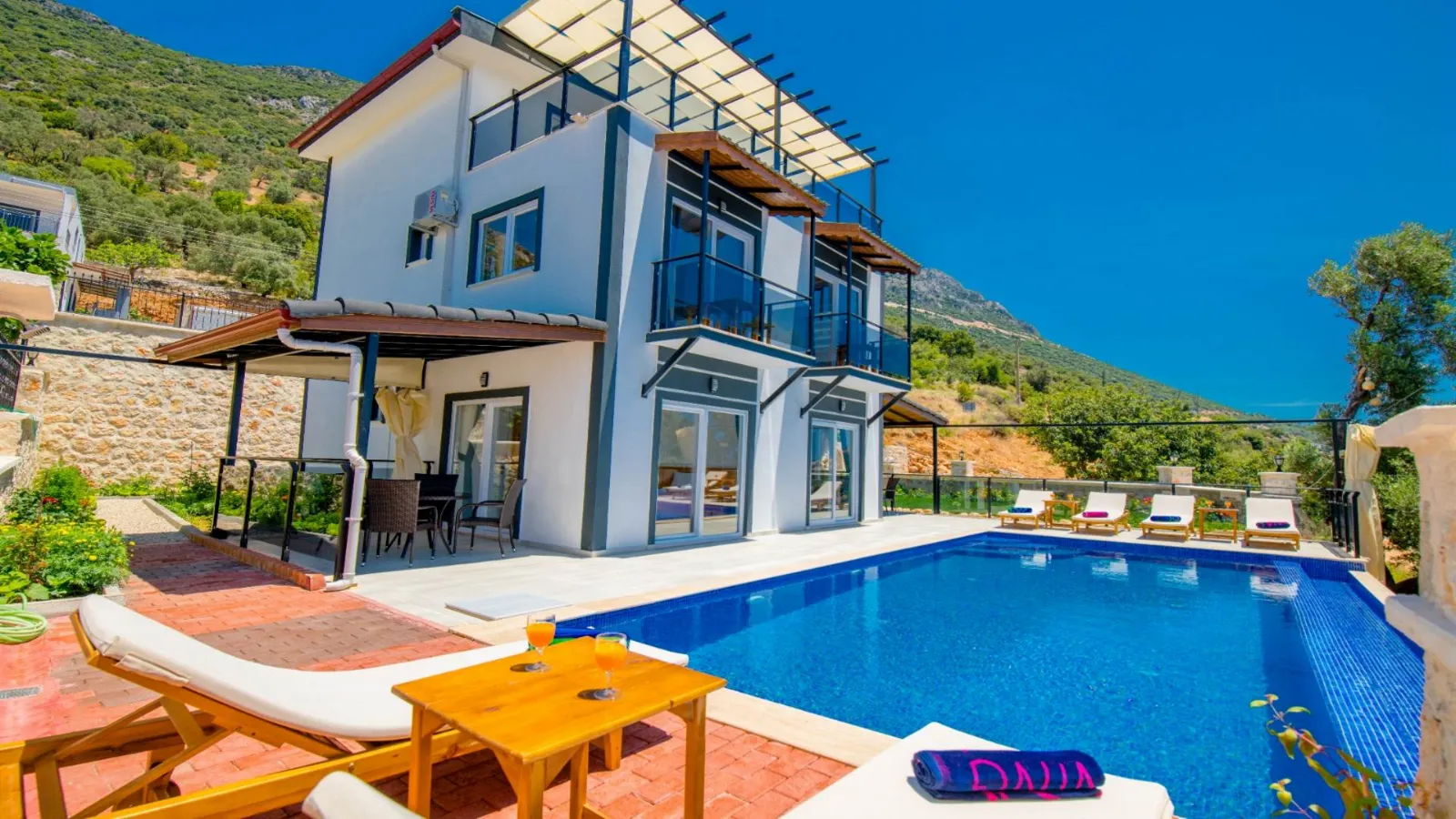 Villa Swenson — kapak fotoğrafı