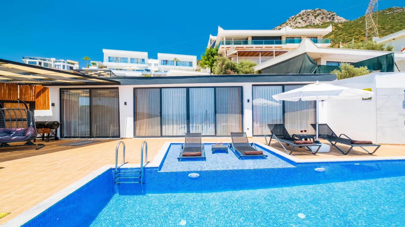 Villa Taç Meris — kapak fotoğrafı