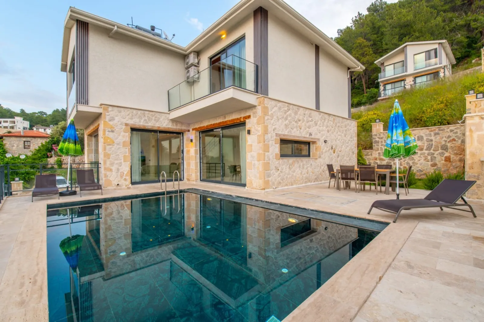 Villa Tarabya — kapak fotoğrafı