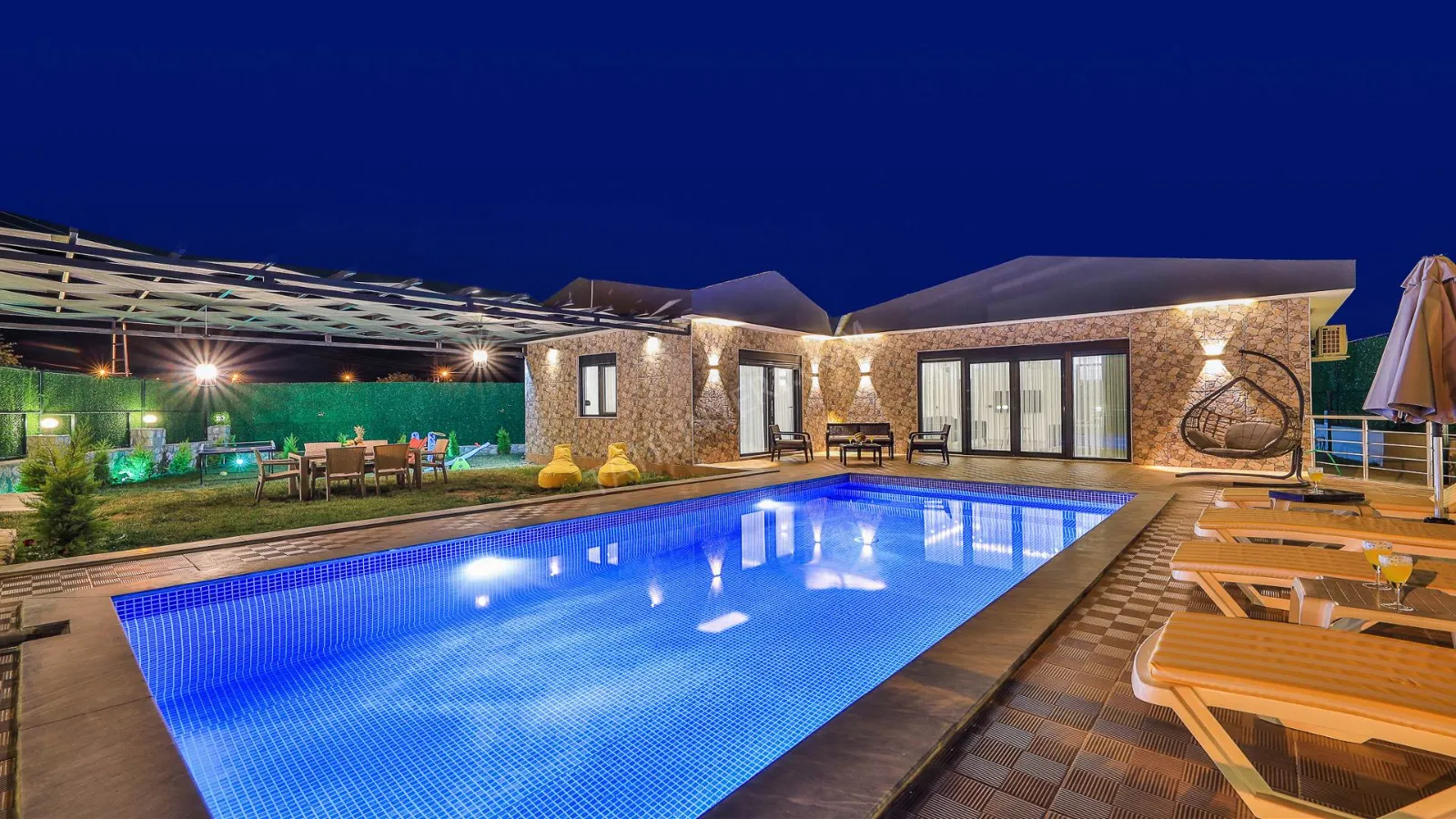 Villa Tierra Sahra — kapak fotoğrafı