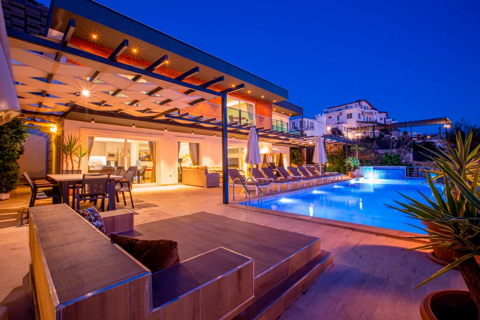 Villa Tigun Exc — kapak fotoğrafı