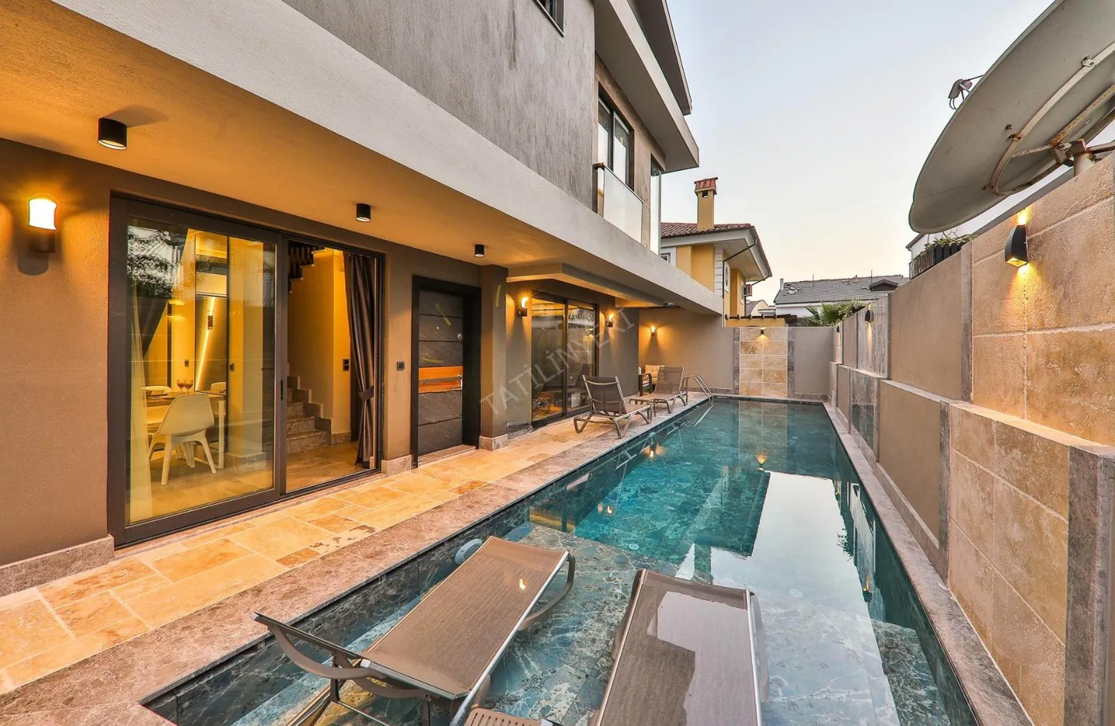Villa Tior — kapak fotoğrafı