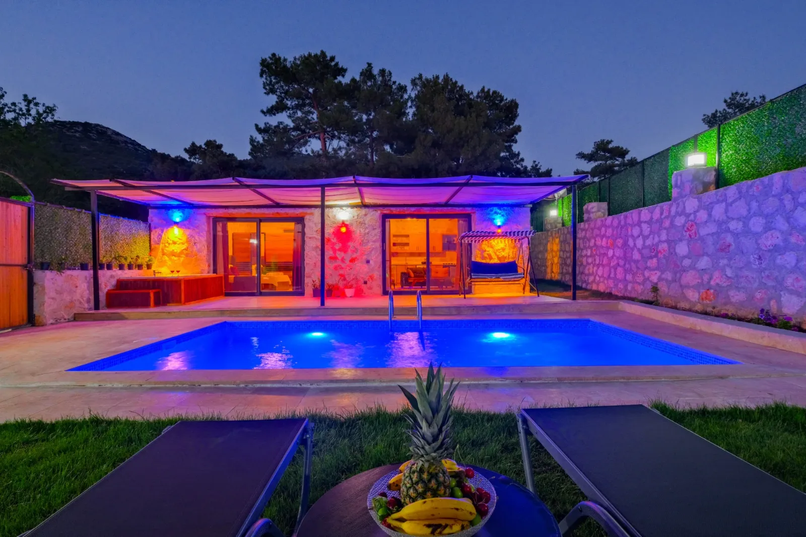 Villa Tuana — kapak fotoğrafı