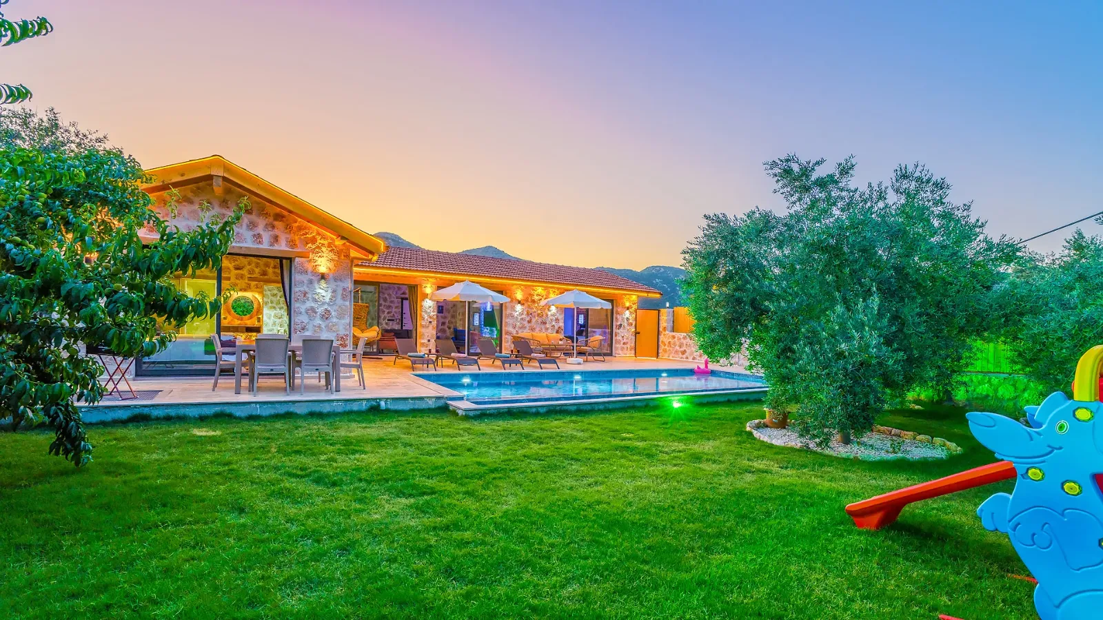 Villa Tuna Garden — kapak fotoğrafı