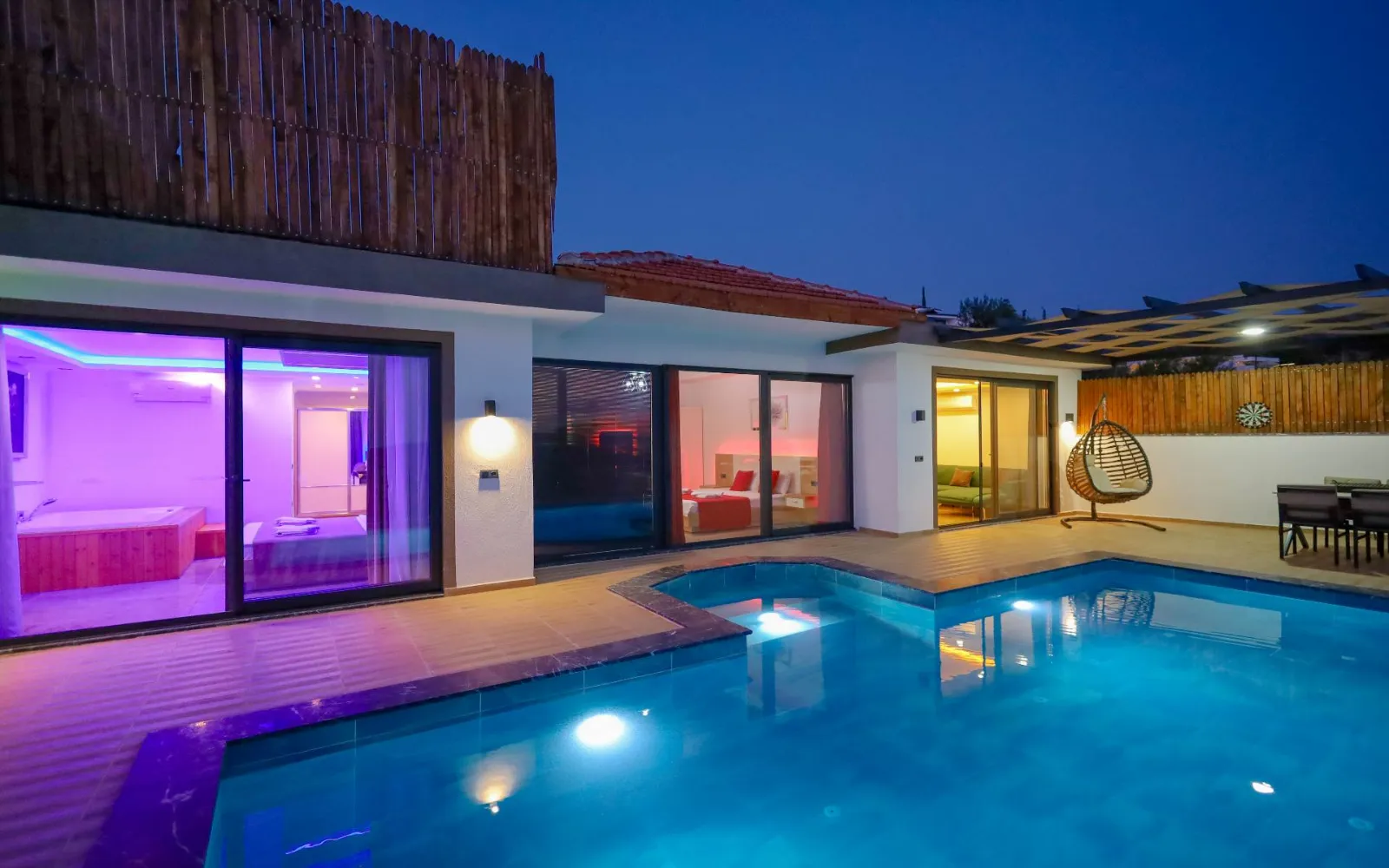 Villa Turki — kapak fotoğrafı
