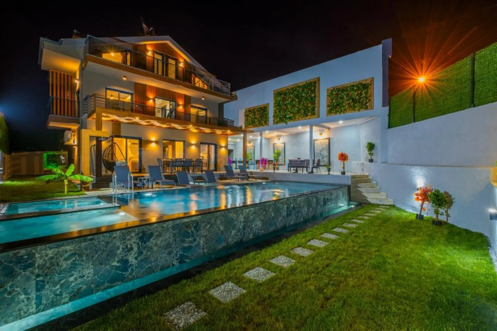 Villa Water — kapak fotoğrafı