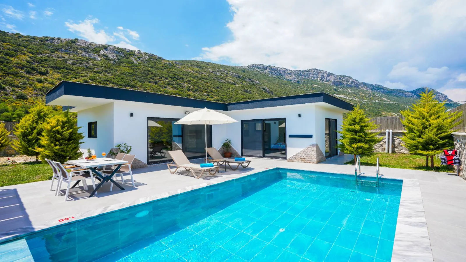 Villa Yılmaz 1 — kapak fotoğrafı