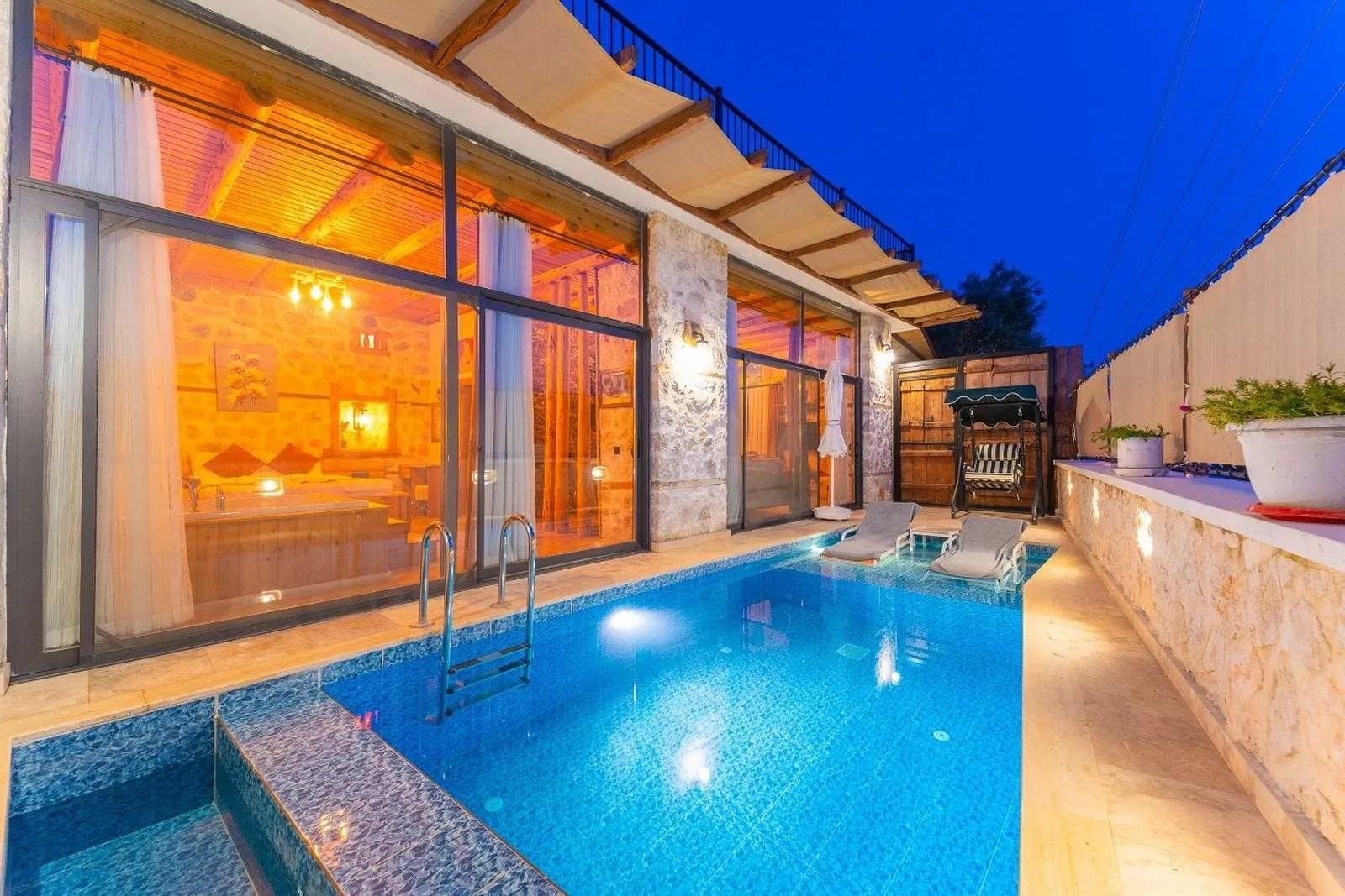 Villa Yörük Han — kapak fotoğrafı