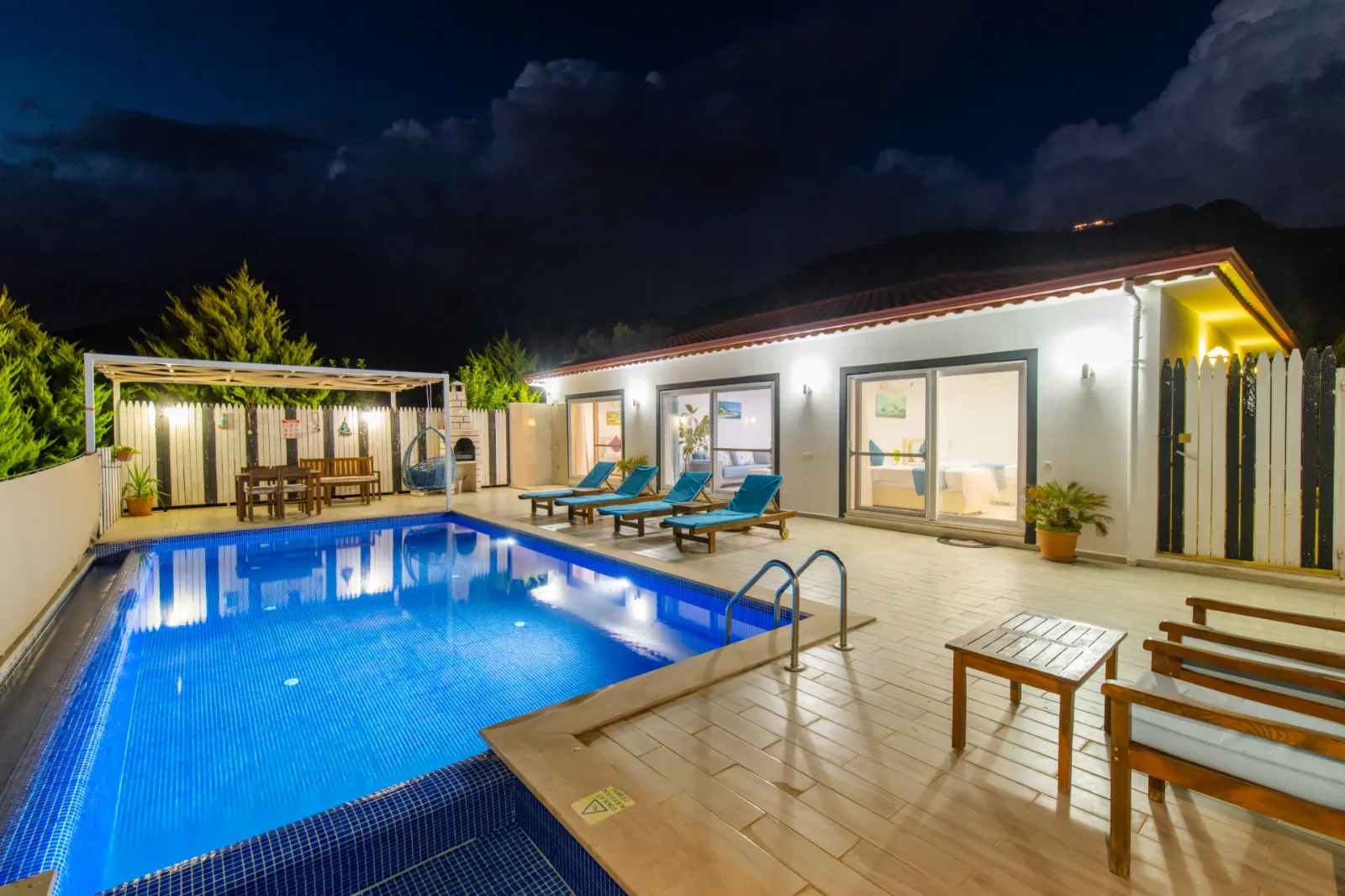 Villa Zeytin Dalı — kapak fotoğrafı