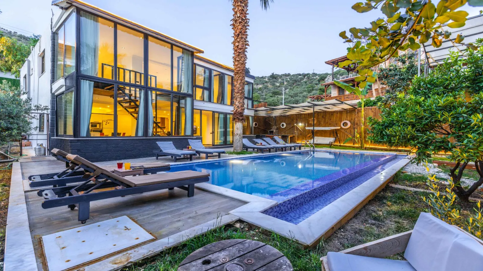 Villa Zülfiye — kapak fotoğrafı